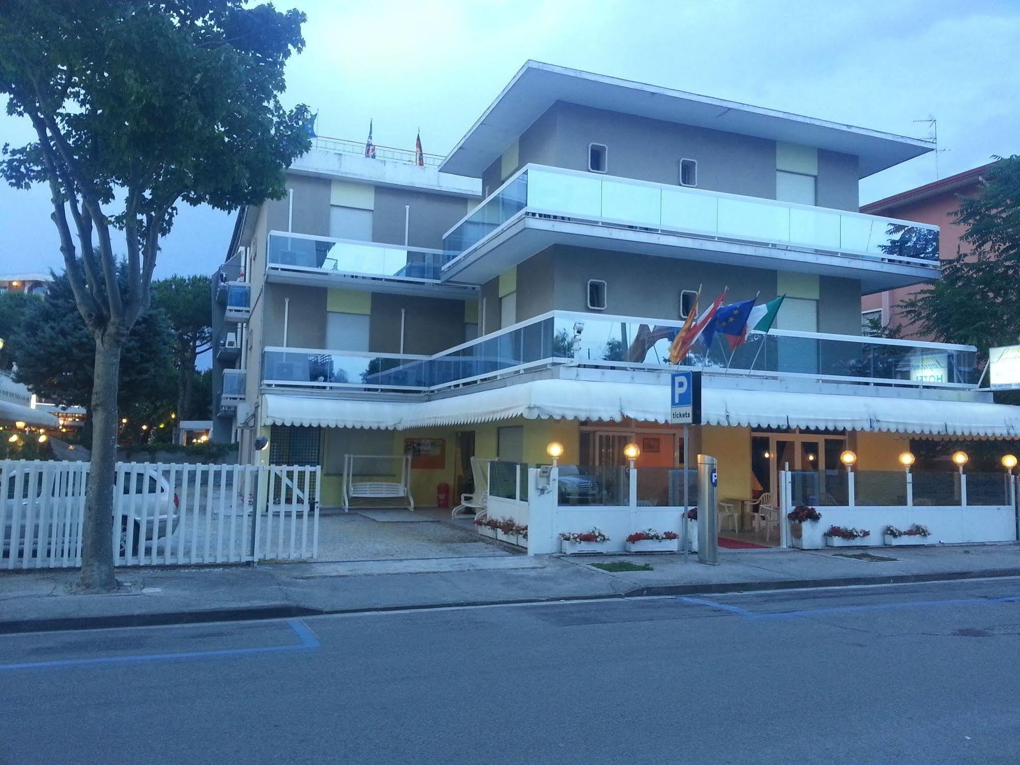 לידו די ג'סולו Hotel Laguna מראה חיצוני תמונה